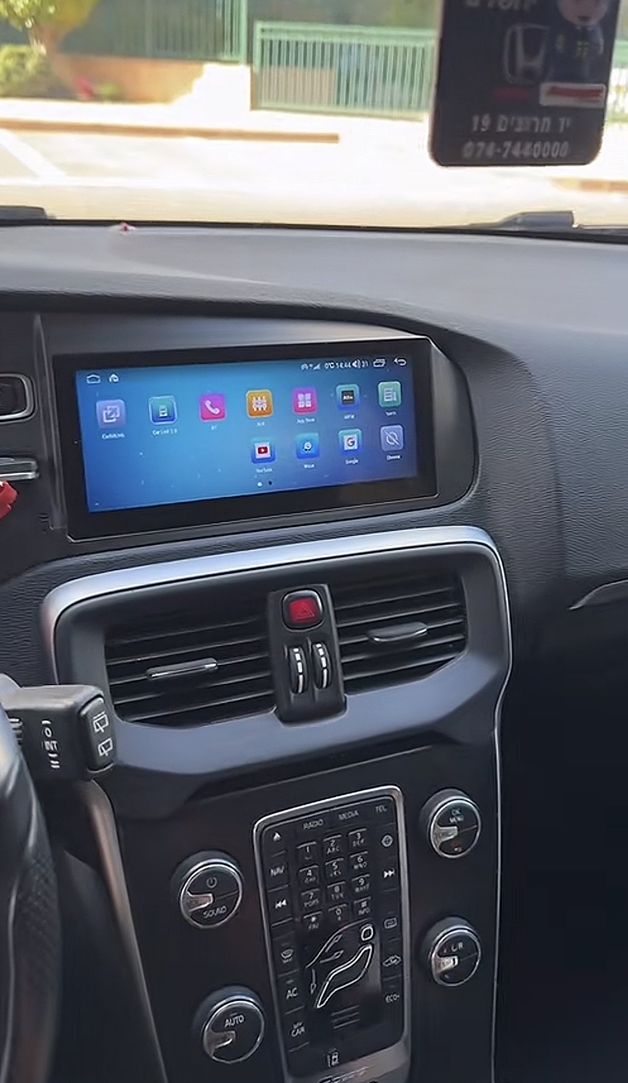 תמונת התקנה בוולוו V40 2013-2019 מסך 10.25 אינץ