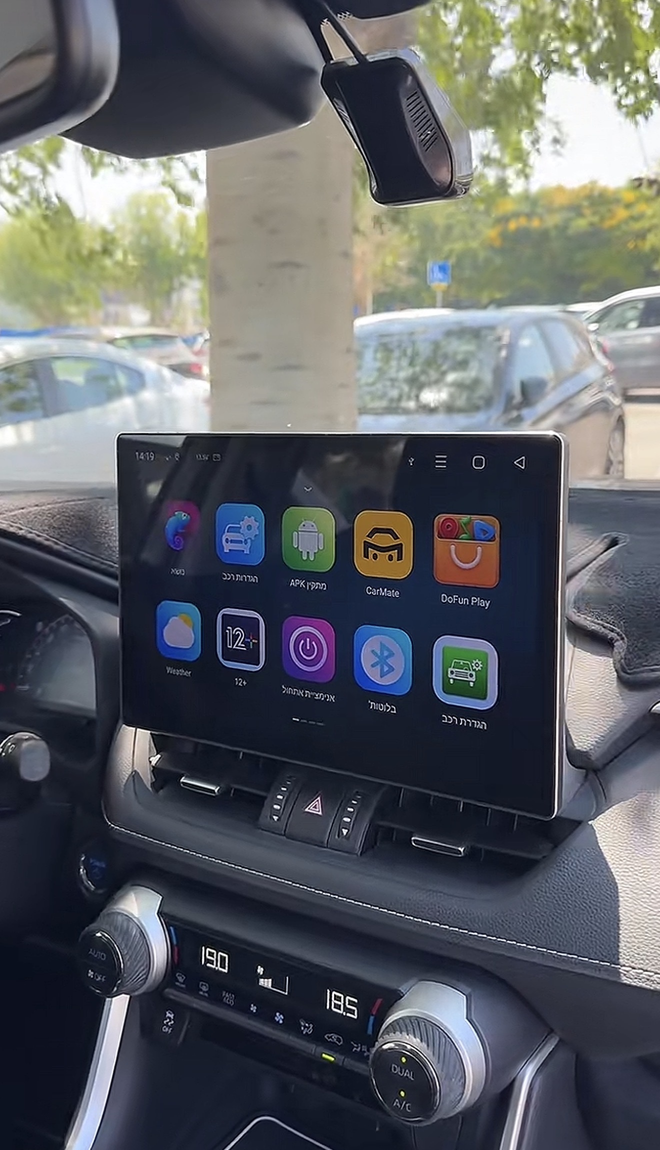 תמונת התקנה בטויוטה ראב 4 היברידית 2019-2025 מסך 13 אינץ