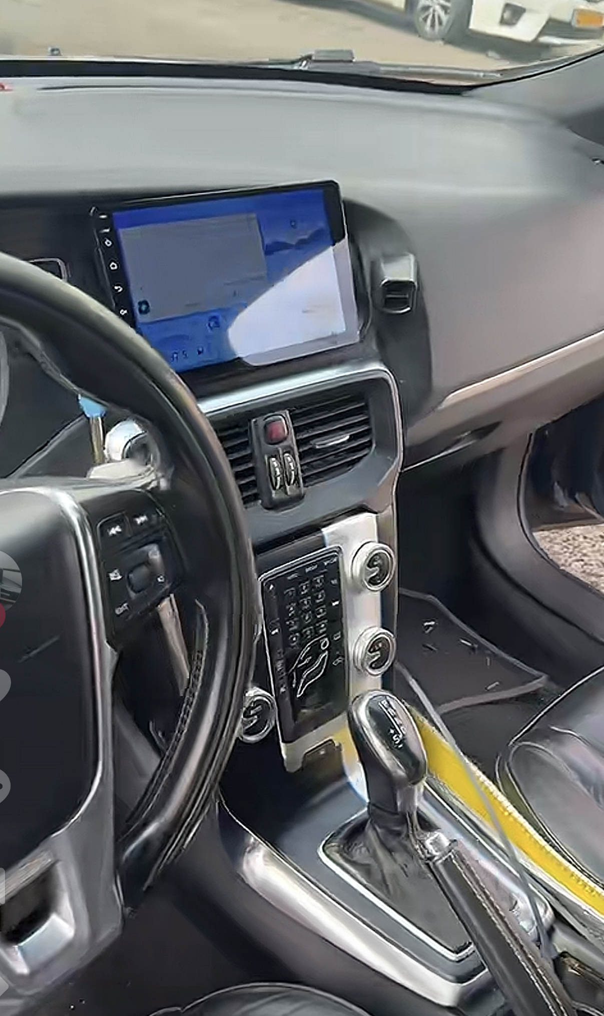 תמונת התקנה בוולוו V40 2013-2019
