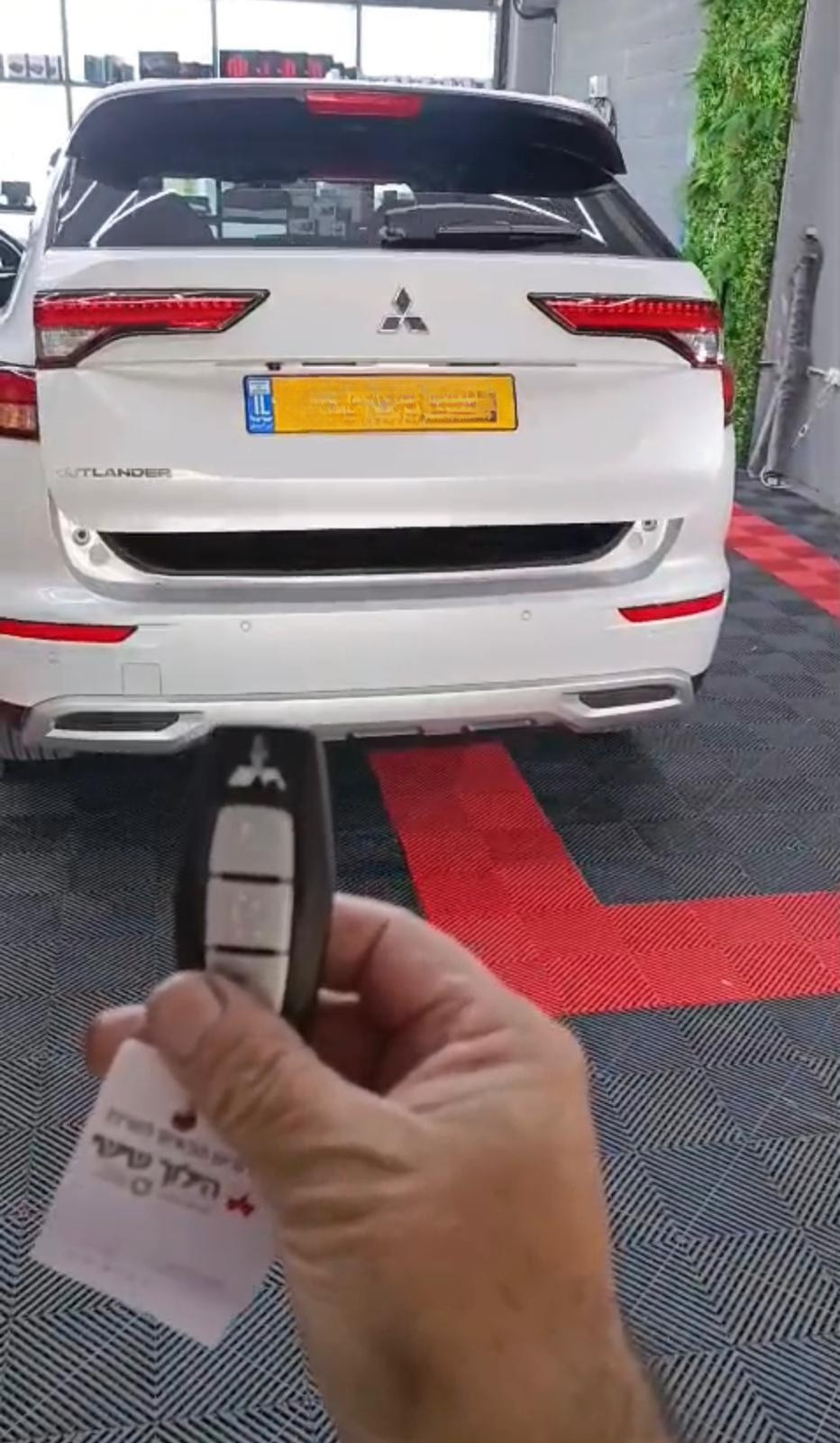 התקנת פותח תא מטען חשמלי במיצובישי אאוטלנדר 2021-2026
